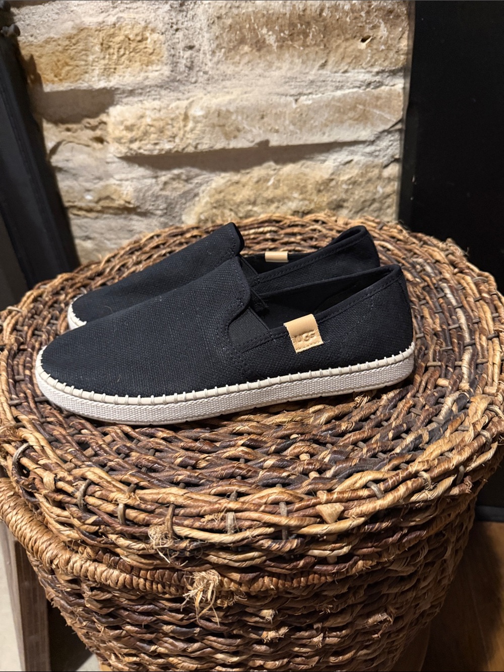 Women’s UGG Slip-On Canvas Sneakers in Black sz 10